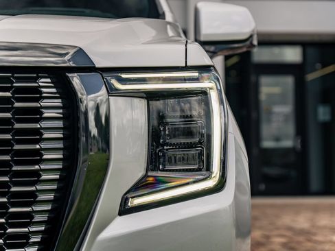 Used 2024 GMC Yukon XL Denali Ultimate AWD/4WD image 10