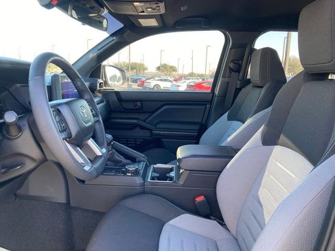 Used 2025 Toyota 4Runner TRD Off-Road image 9