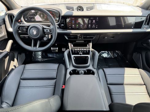 New 2025 Porsche Cayenne Turbo image 13
