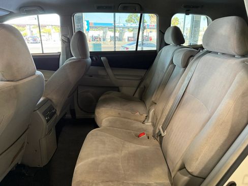 Used 2012 Toyota Highlander FWD image 8
