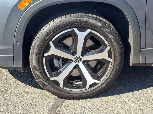 Used 2026 Volkswagen Tiguan SE AWD/4WD image 8