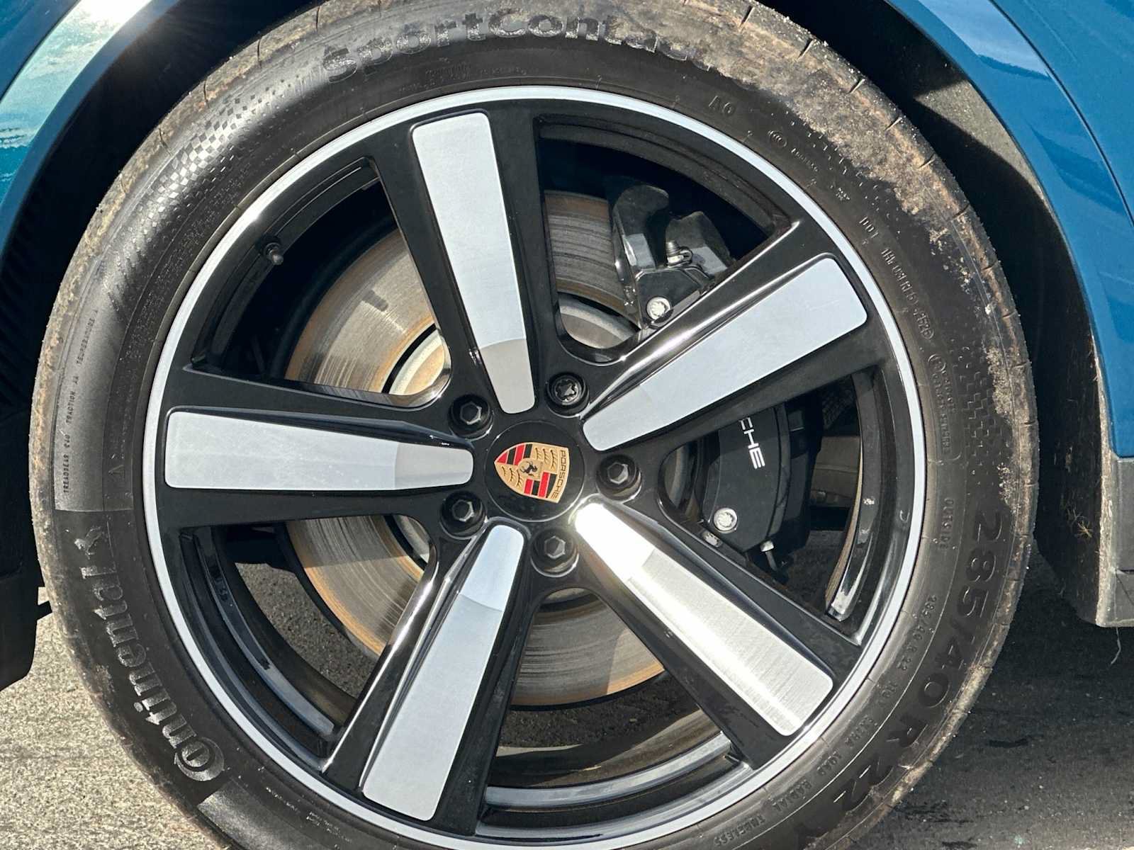 Certified 2025 Porsche Cayenne E-Hybrid AWD/4WD image 28