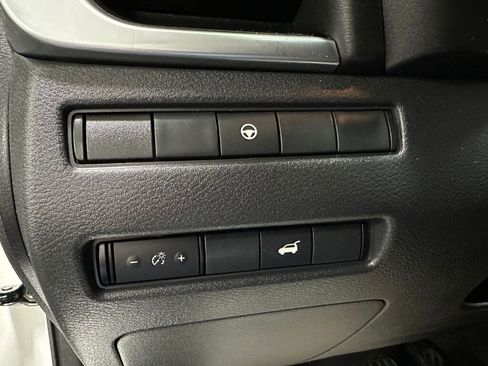 Used 2023 Nissan Rogue SV w/ SV Premium Package image 13