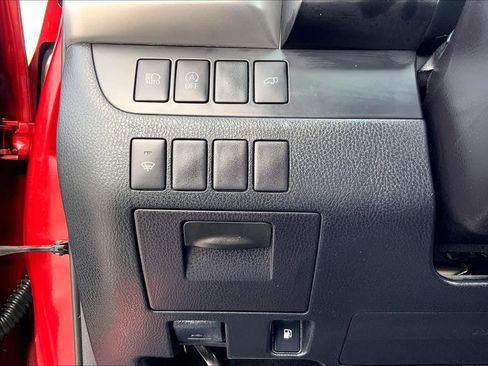 Used 2017 Toyota Highlander SE FWD image 33