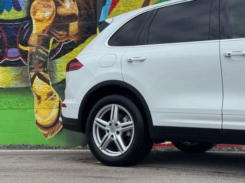 Used 2016 Porsche Cayenne S image 3