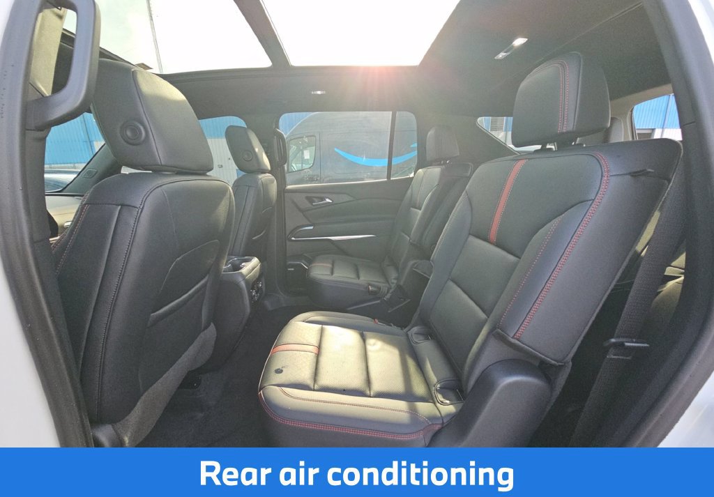 Used 2024 Chevrolet Traverse RS FWD image 9