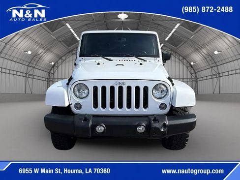 Used 2015 Jeep Wrangler Unlimited Rubicon w/ Connectivity Group AWD/4WD image 8