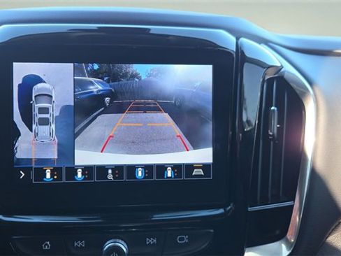 Used 2021 Chevrolet Traverse Premier image 32