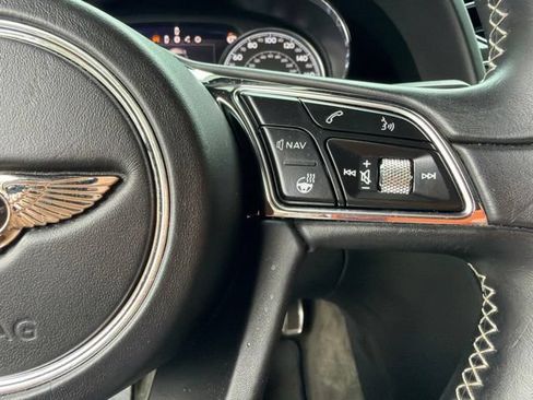 Used 2018 Bentley Bentayga AWD/4WD image 13