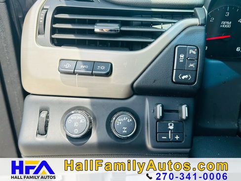 Used 2018 GMC Yukon Denali w/ Open Road Package AWD/4WD image 32