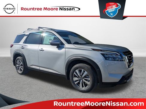 New 2025 Nissan Pathfinder SL image 1