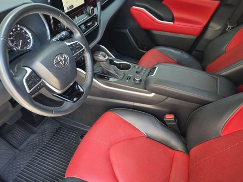 Used 2023 Toyota Highlander XSE AWD/4WD image 10