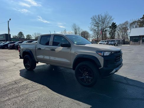 Used 2024 Chevrolet Colorado Trail Boss w/ Technology Package image 4