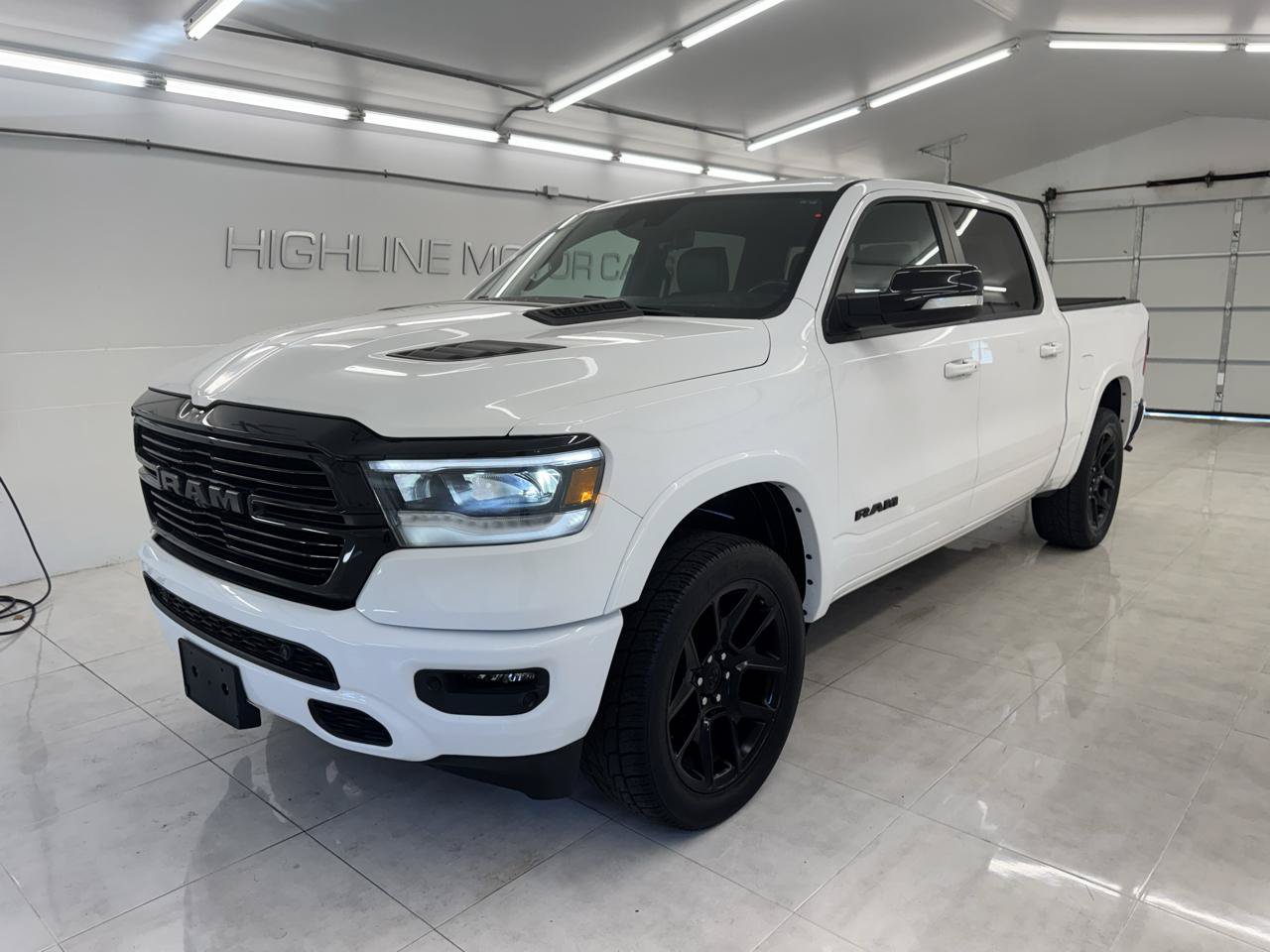 Used 2021 RAM 1500 Laramie AWD/4WD image 1