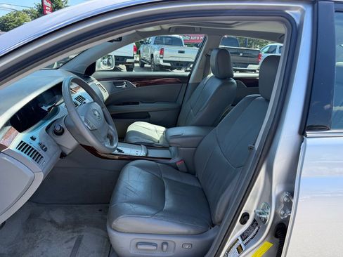 Used 2010 Toyota Avalon XLS FWD image 9