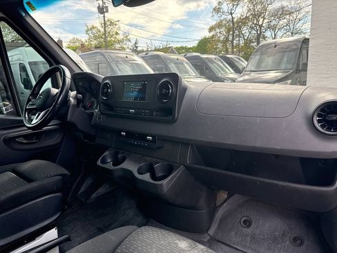 Used 2021 Mercedes-Benz Sprinter 1500 w/ Premium Package image 21