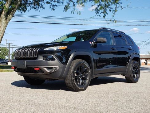 Used 2017 Jeep Cherokee Trailhawk AWD/4WD image 1