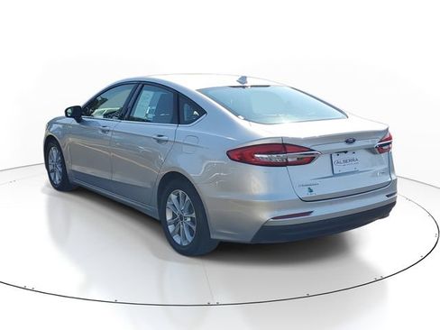 Used 2019 Ford Fusion SE FWD image 3