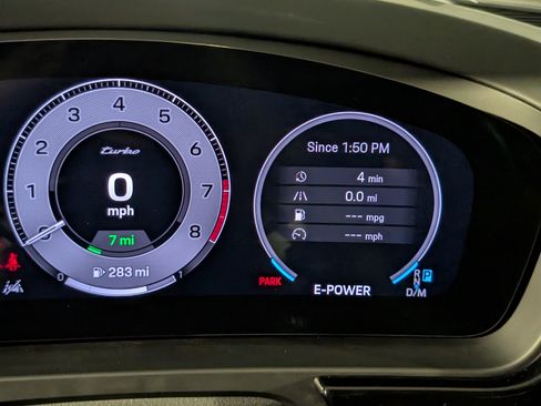 Certified 2024 Porsche Cayenne Turbo AWD/4WD image 28
