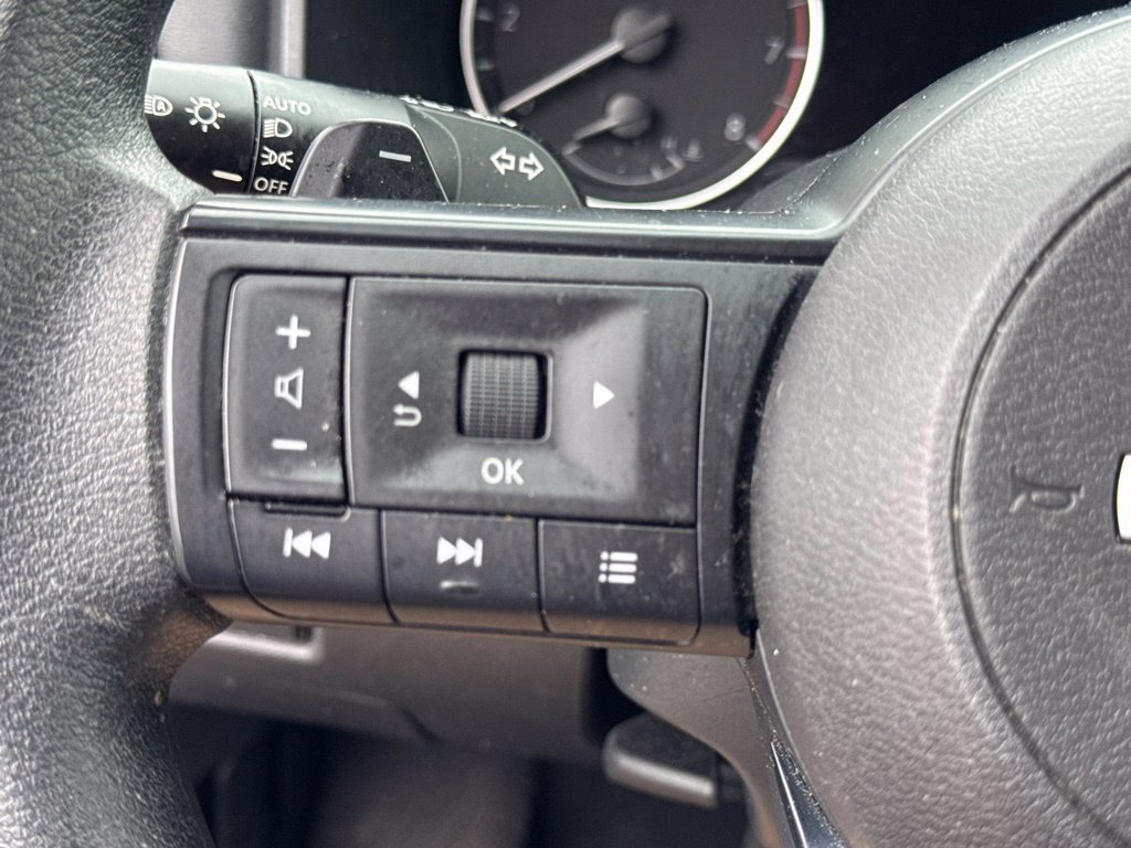 Used 2024 Nissan Rogue SV AWD/4WD image 21
