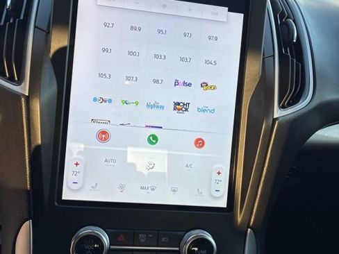 Used 2024 Ford Edge SEL image 20