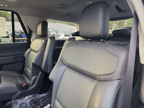 New 2025 Ford Expedition Active image 29