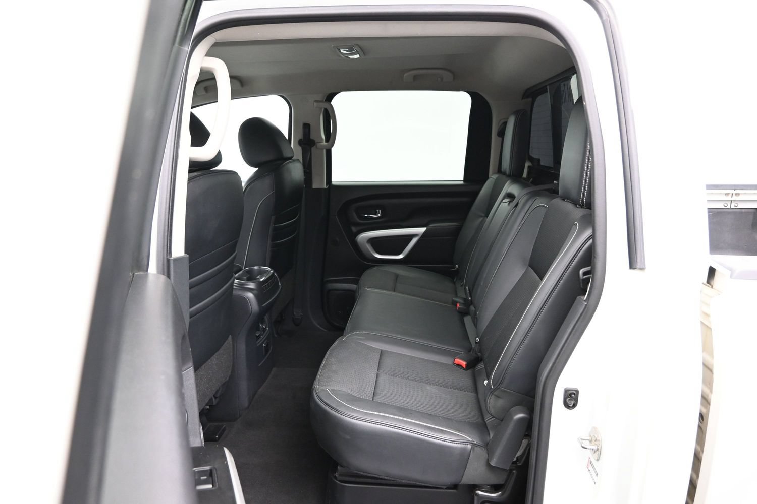 Used 2018 Nissan Titan PRO-4X w/ Pro-4x Utility Package AWD/4WD image 11