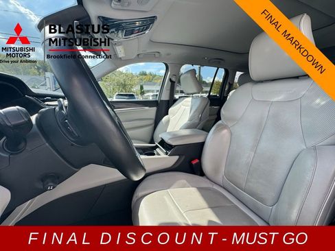 Used 2022 Jeep Grand Cherokee Overland w/ Luxury Tech Group IV image 39