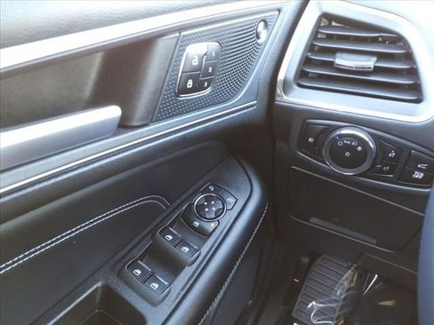 Used 2024 Ford Edge Titanium image 15