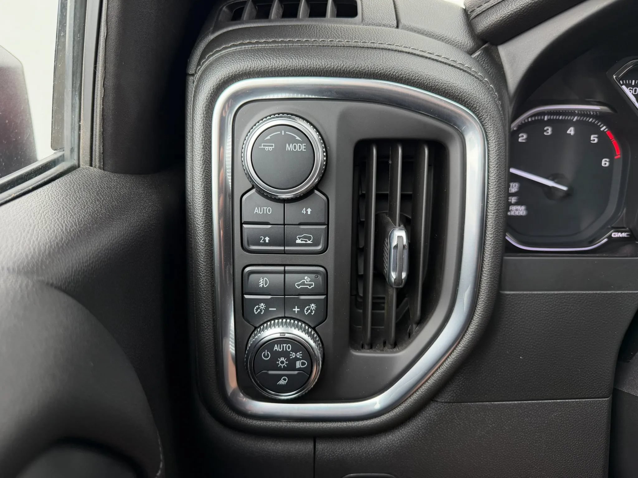 Used 2021 GMC Sierra 1500 SLT AWD/4WD image 25