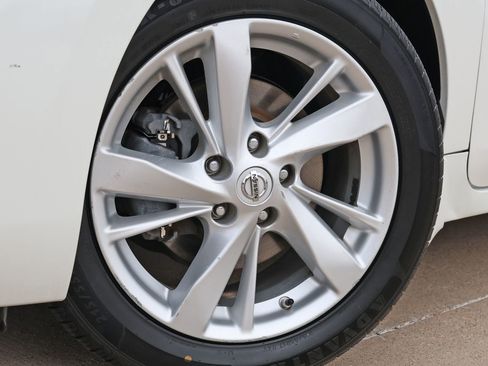 Used 2014 Nissan Altima 2.5 SV FWD image 11