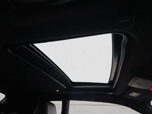 Used 2022 Dodge Challenger R/T w/ Driver Convenience Group image 18