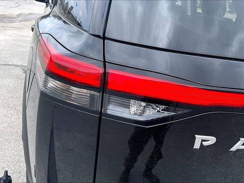 Used 2025 Nissan Pathfinder SL image 22