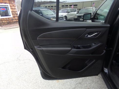 Used 2018 Chevrolet Traverse LT image 25