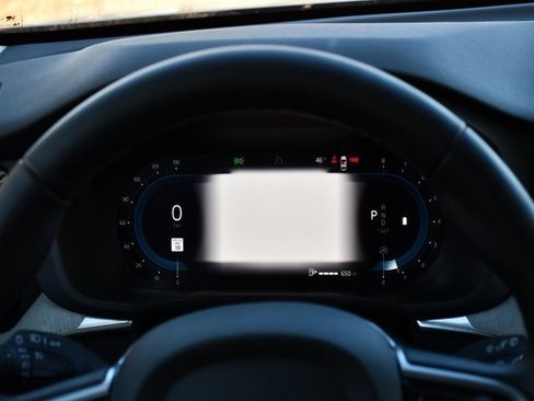 Certified 2025 Volvo XC60 B5 Plus image 18