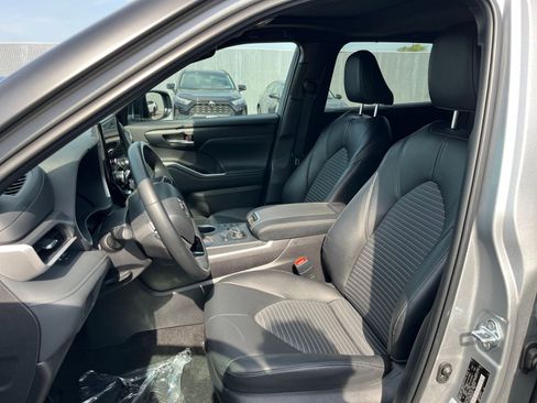 Used 2025 Toyota Highlander XSE AWD/4WD image 39