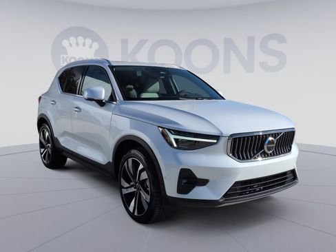 New 2025 Volvo XC40 B5 Ultra w/ Climate Package image 10