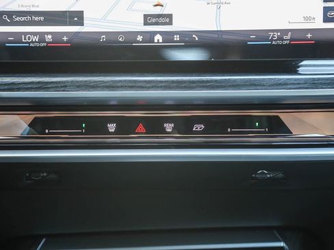 Used 2025 BMW i7 xDrive60 w/ Premium Package AWD/4WD image 10
