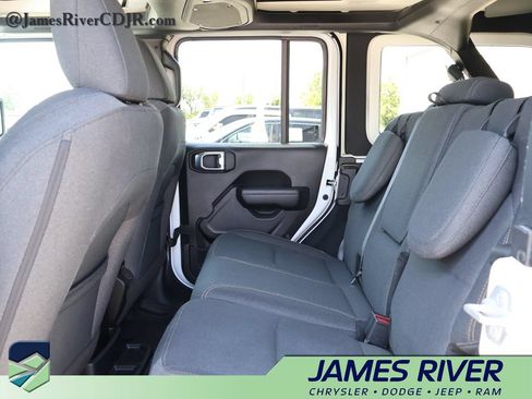 Used 2024 Jeep Wrangler Unlimited AWD/4WD image 16