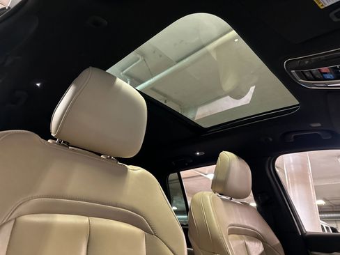 Used 2022 Jeep Grand Cherokee Limited 4xe image 16