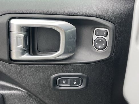 Used 2022 Jeep Wrangler Unlimited Rubicon w/ Cold Weather Group image 27