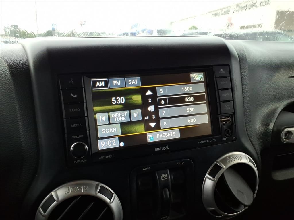 Used 2014 Jeep Wrangler Unlimited Sahara w/ Connectivity Group AWD/4WD image 14