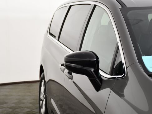 Used 2025 Chrysler Pacifica Select AWD/4WD image 14
