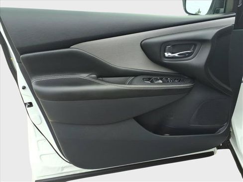 Used 2024 Nissan Murano SV AWD/4WD image 14