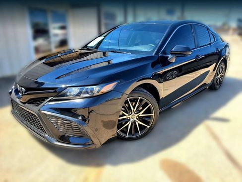 Used 2021 Toyota Camry SE FWD image 6