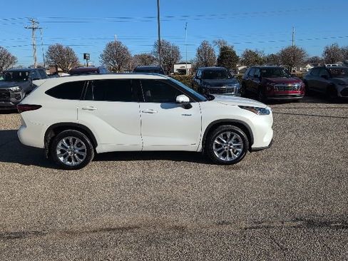 Used 2021 Toyota Highlander Limited image 19