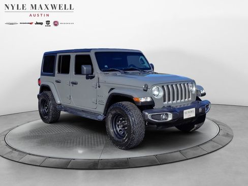 Used 2021 Jeep Wrangler Unlimited Sahara image 2