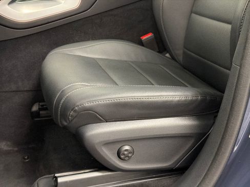 Used 2025 Mercedes-Benz GLS 450 4MATIC image 16