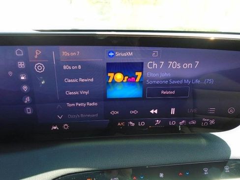 Certified 2025 Buick Enclave Preferred AWD/4WD image 10