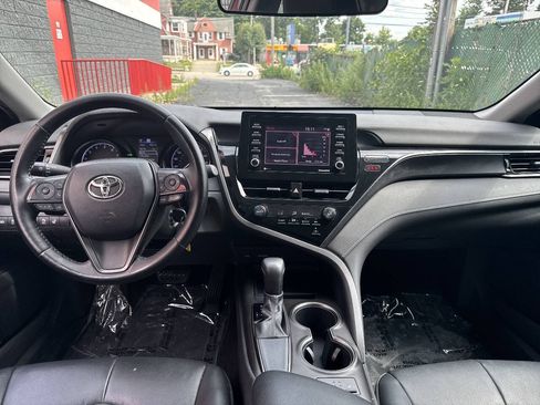 Used 2021 Toyota Camry SE w/ Cold Weather Package FWD image 13
